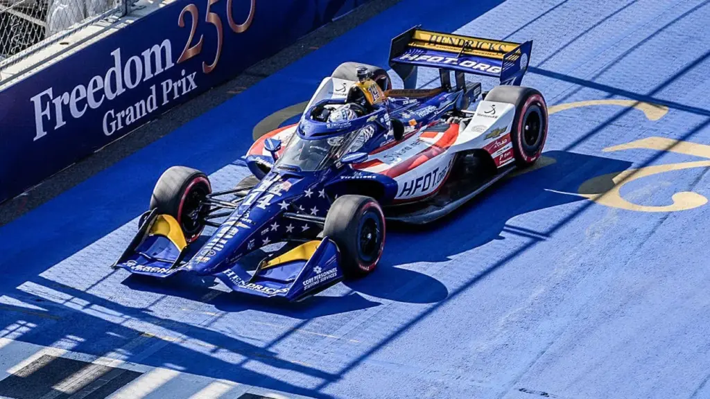 Trump waves green flag kicking off high-speed IndyCar race through Washington