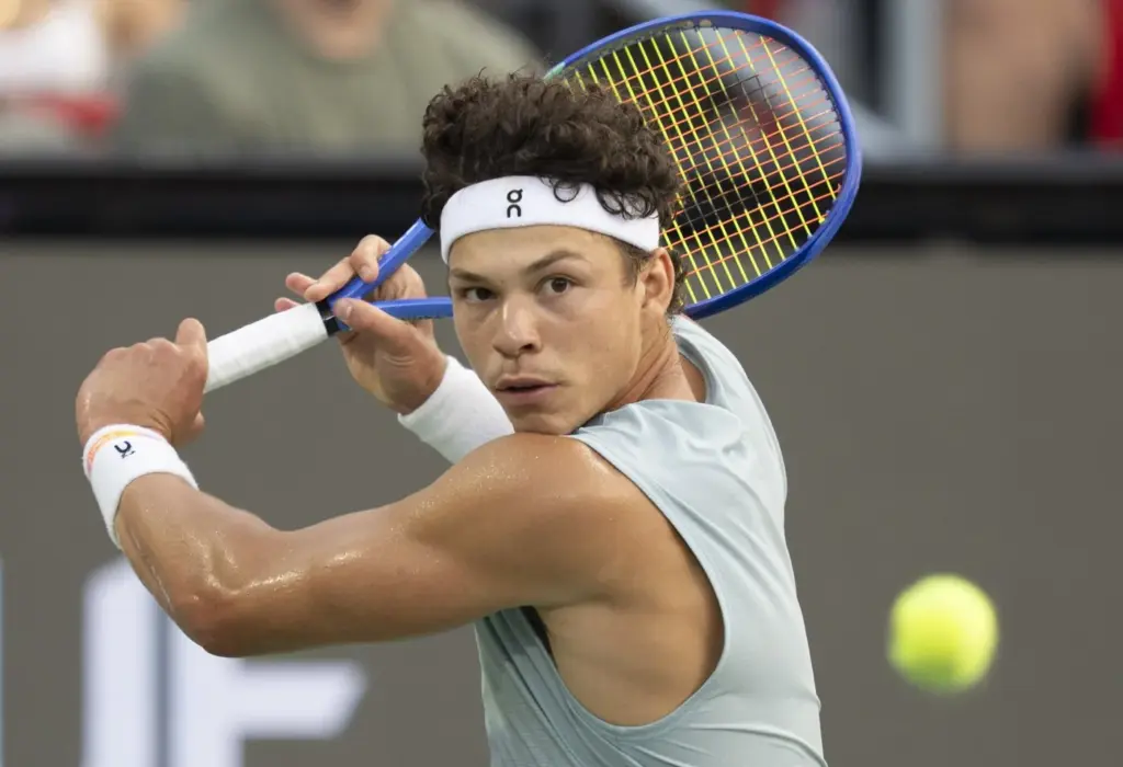 Defending champ Shelton downs Fonseca, advances to NBO quarterfinals