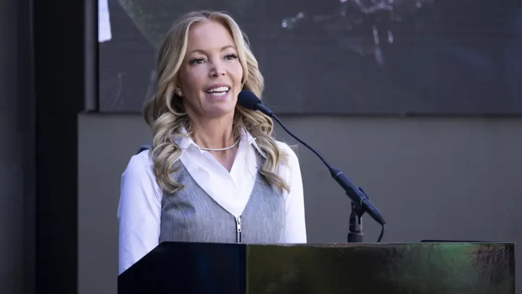 Buss siblings still intend to sell Lakers minority shares despite Jeanie's opposition