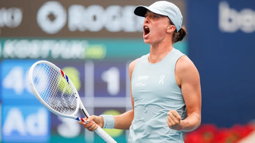 Swiatek fends off Kostyuk to advance to quarter-finals in Toronto