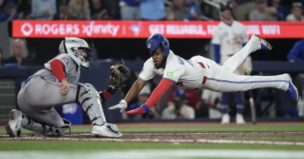 Blue Jays explode for five runs in the 8th, top Red Sox for third straight win - TSN